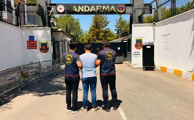 Diyarbakır genelinde aranan 143 şüpheli jandarma operasyonuyla gözaltına alındı
