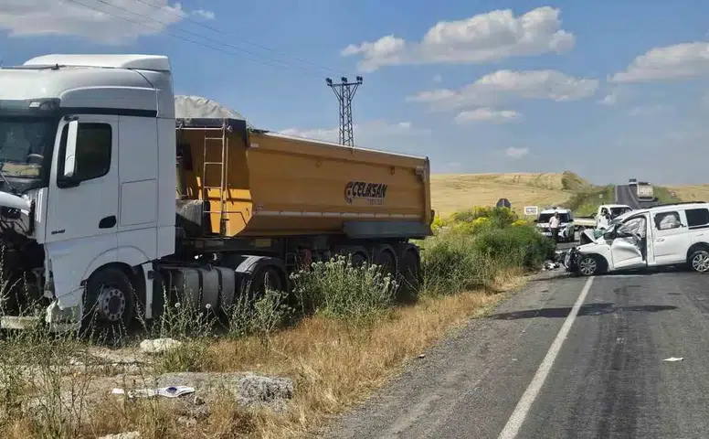 Muş Bulanık yolundaki feci kazada dede ve torunu hayatını kaybetti