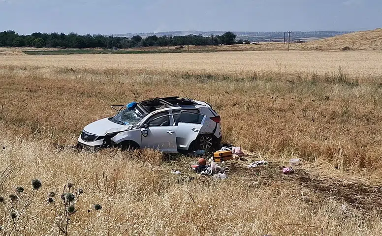 Diyarbakır Halid bin Velid yolunda cip tarlaya uçtu