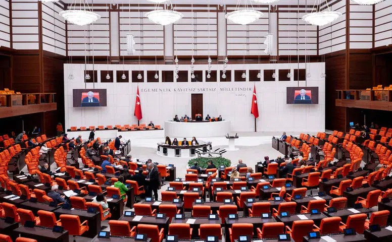 Meclis’te sıcak saatler: Çerçeve Yasa görüşmelerinde salon krizi ve “Öcalan” tartışması