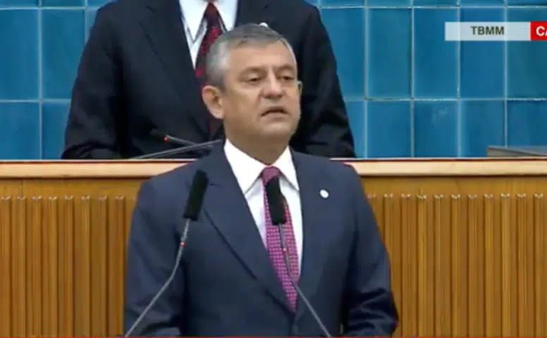 Özgür Özel'den ezber bozan çıkış: Eski siyaseti rafa kaldırıyoruz, buyurun Yeni Partinize