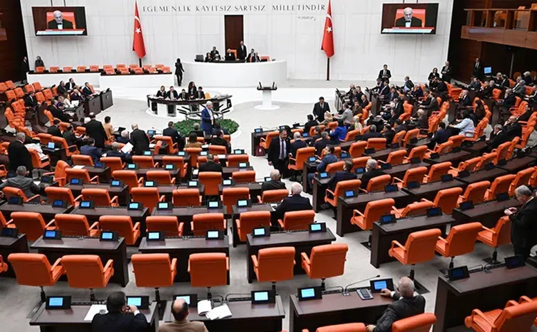 Siyasetin gündeminde sıcak saatler: AK Parti'den Meclis'te kritik "Çerçeve Kanun" mesaisi