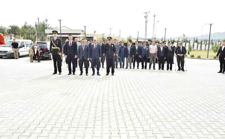 Dicle’de Zafer Bayramı coşkusu protokol ve vatandaşları buluşturdu