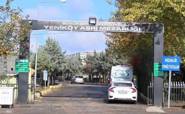 Diyarbakırda trafik kazasında hayatını kaybeden kadın toprağa verildi
