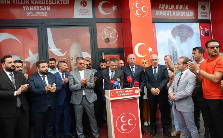 Diyarbakır MHP'de bayrak devri tamamlandı