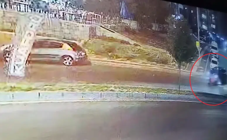 Diyarbakır'da ters yönde giden motokurye ölümden döndü: O anlar kamerada