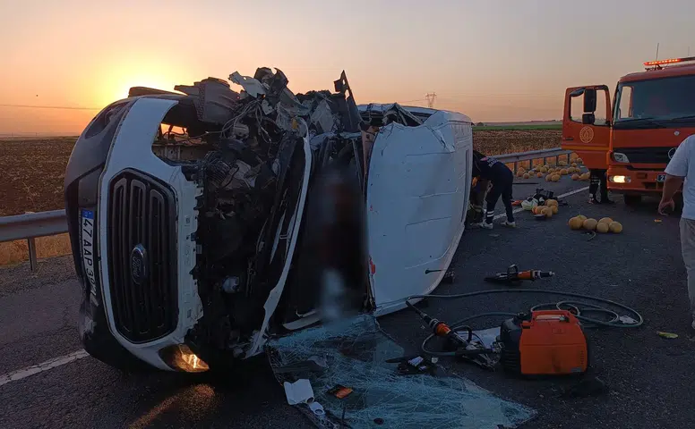 Diyarbakır’da yolcu minibüsü traktöre çarptı: 2 ölü, 6 yaralı