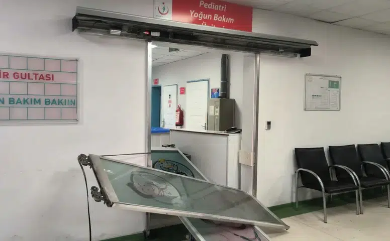 Diyarbakır’da hastane koridorlarında dehşet anları: Yoğun bakımın kapılarını parçaladılar
