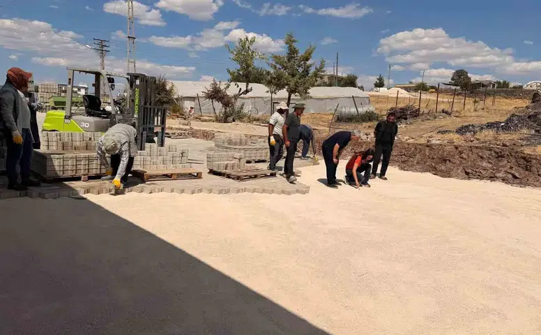 Çermik mahallelerinde yol yenileme çalışmaları hız kazandı
