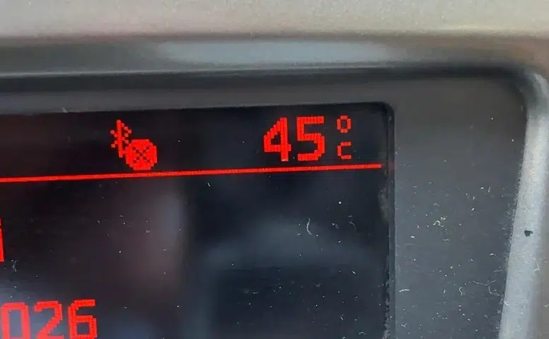 Diyarbakır genelinde hava sıcaklığı araç içi termometrelerde 45 dereceye ulaştı