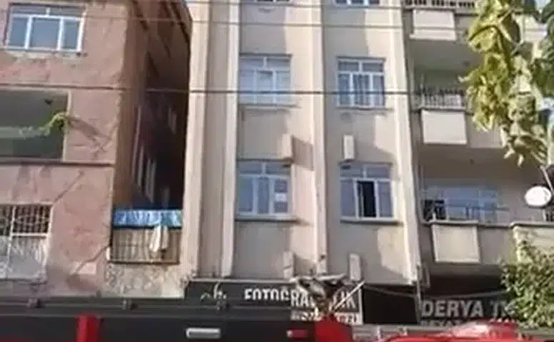 Diyarbakır Bağlar'da apartman dairesinde çıkan yangın paniğe neden oldu