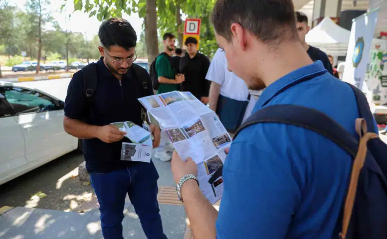 Diyarbakır Büyükşehir Belediyesi Dicle Üniversitesi öğrencileri için karşılama standı kurdu