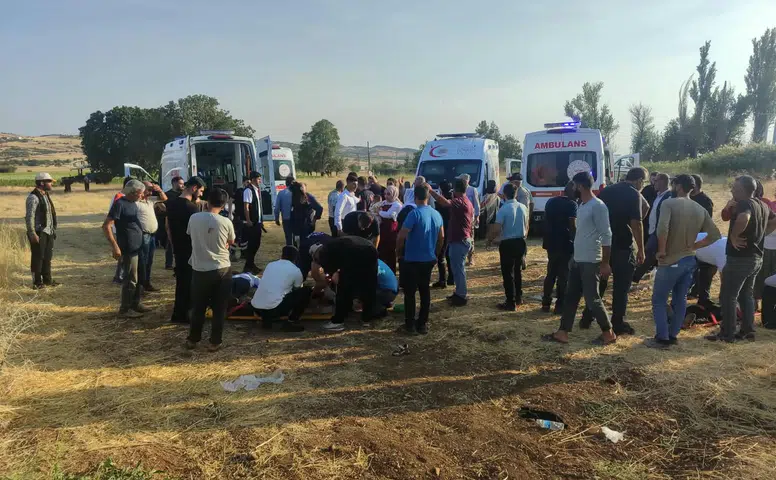 Diyarbakır yolunda otomobil devrildi 4'ü çocuk 9 kişi yaralandı