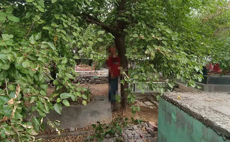 Diyarbakır Alipınar Mezarlığında bir kişi ağaca asılı halde bulundu