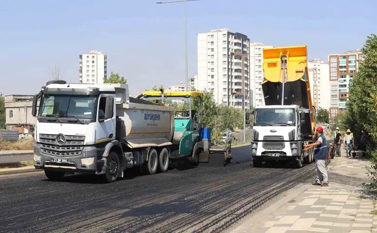 Diyarbakır'da iki ana cadde 10 bin 400 ton asfaltla yenilendi