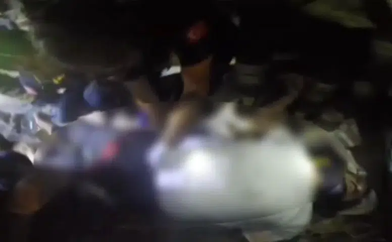 Diyarbakır'da devrilen tankerden kurtarılma anları kask kamerasına yansıdı