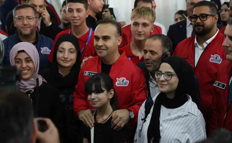 Bakan Kacır Diyarbakır'da TEKNOFEST yarışmacılarıyla bir araya geldi