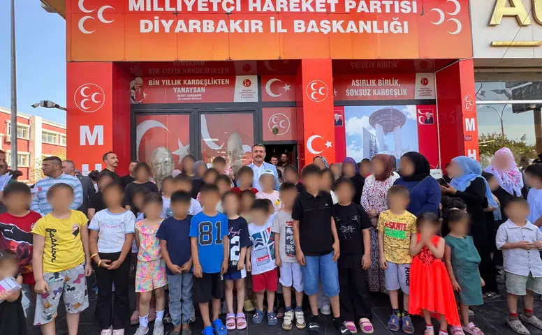 Diyarbakırlı öğrencilere MHP İl Başkanlığından eğitim desteği eli uzandı