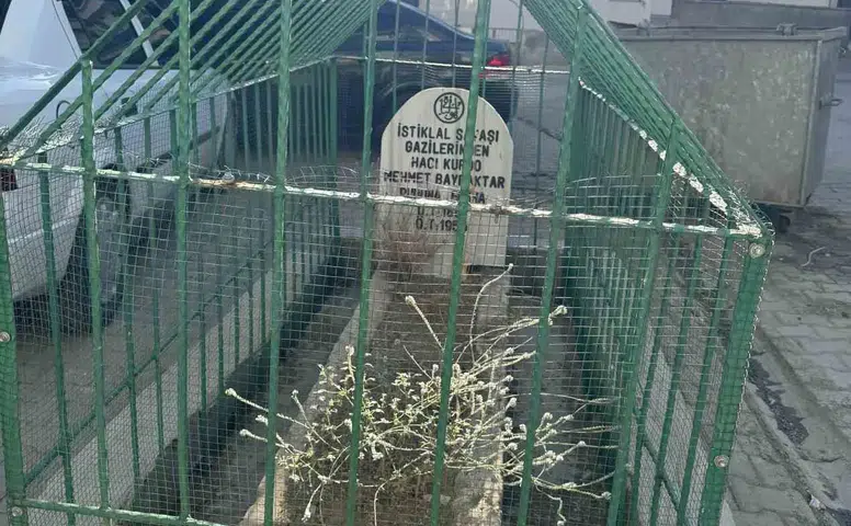 İstiklal Savaşı gazisinin mezarı mahalle evlerinin arasında kaldı