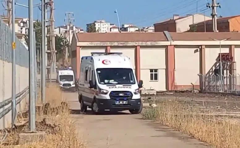 Diyarbakırda boya yapan iki işçi tiner kokusundan zehirlenerek hastaneye kaldırıldı
