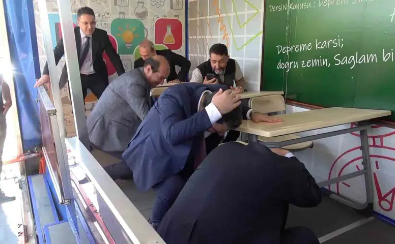 Diyarbakır'daki deprem tatbikatı gerçek sarsıntıyla birleşti