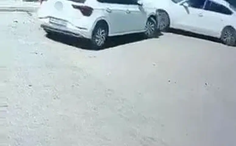 Diyarbakır'da site içinde korkutan kaza güvenlik kamerasına yansıdı