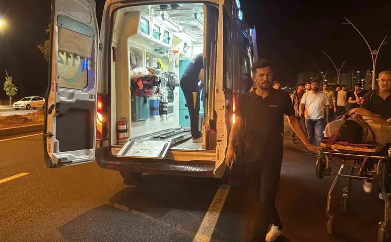 Diyarbakırda seyir halindeki kamyonetten düşen genç yaralandı