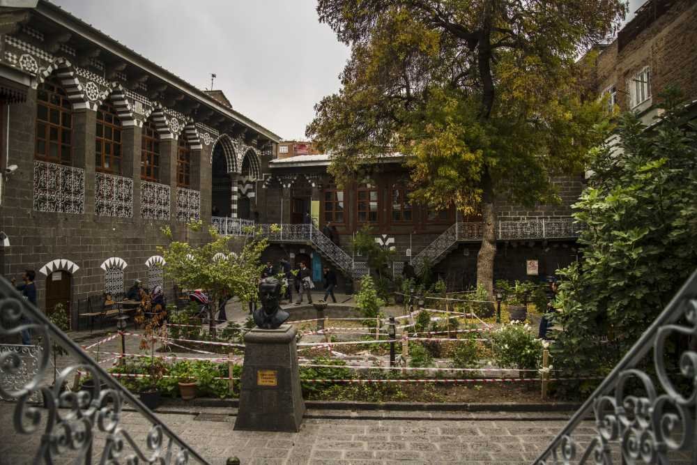 Diyarbakırlı ünlü şairin çocukluk yıllarının mekanı! 5