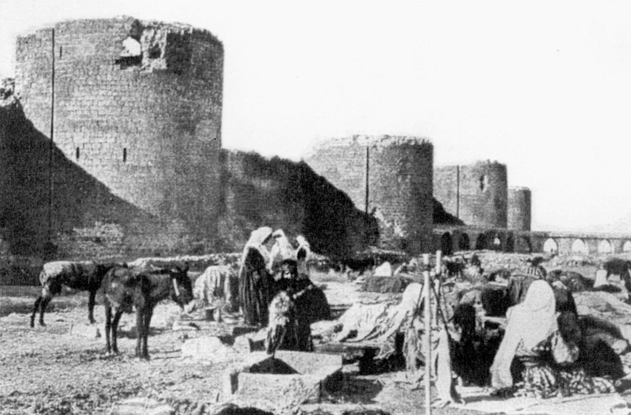 Dünyanın ikinci en büyük savunma duvarı: Diyarbakır Surları! 1