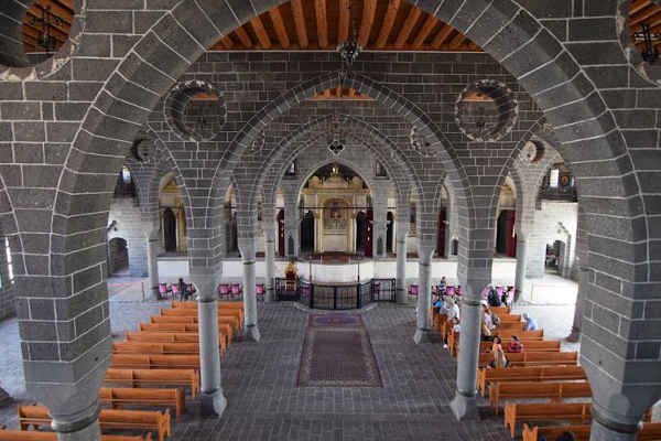 Tarihin izinde ayakta duran bir anıt: Mar Petyun Kilisesi 3