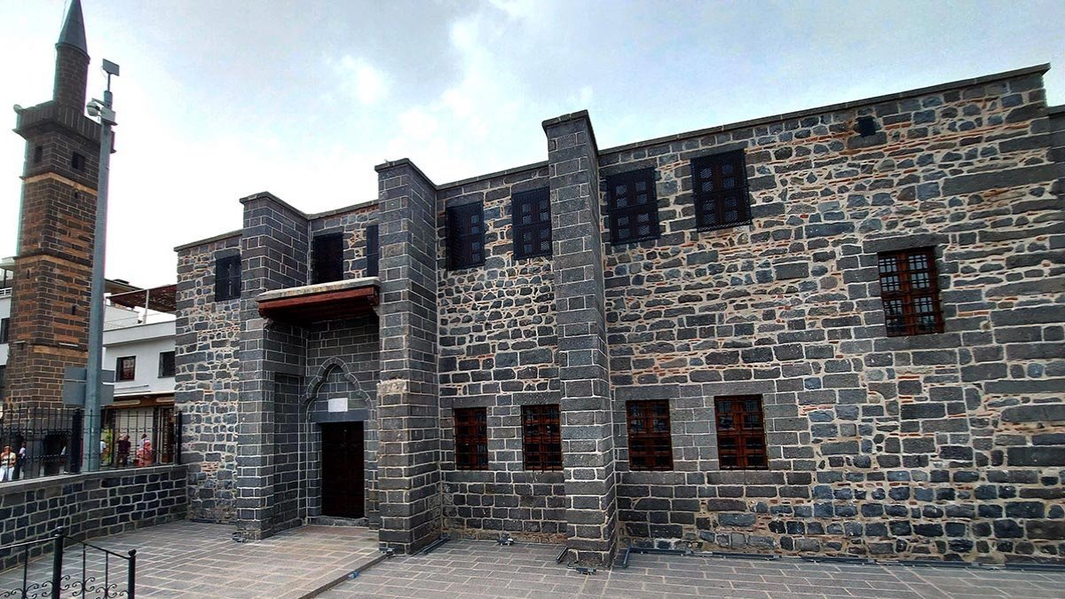 Tarihin izinde ayakta duran bir anıt: Mar Petyun Kilisesi 5