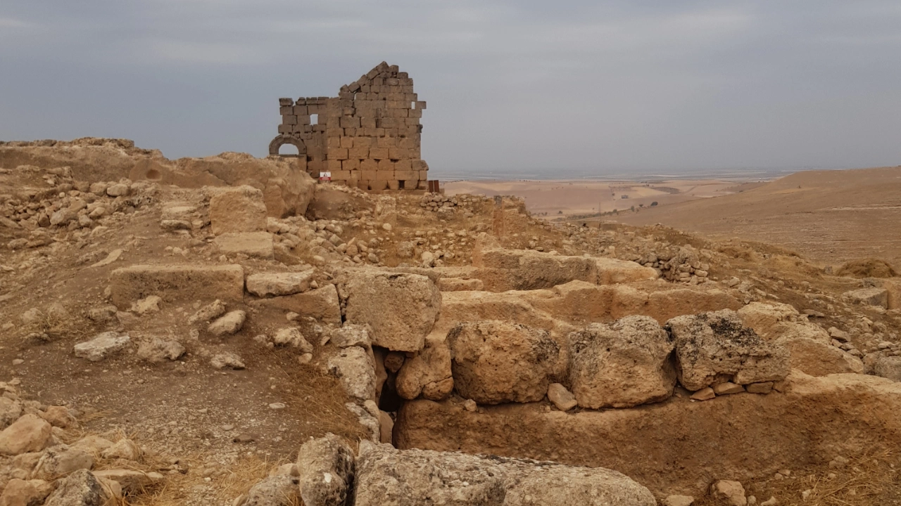 3 bin yıllık büyüleyici anıt: Zerzevan Kalesi 6