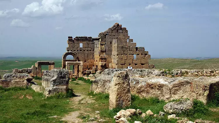 3 bin yıllık büyüleyici anıt: Zerzevan Kalesi 1