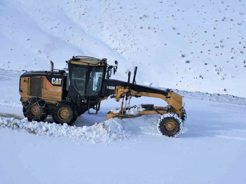 Van’da 27 Yerleşim Yerinin Yolu Kapandı