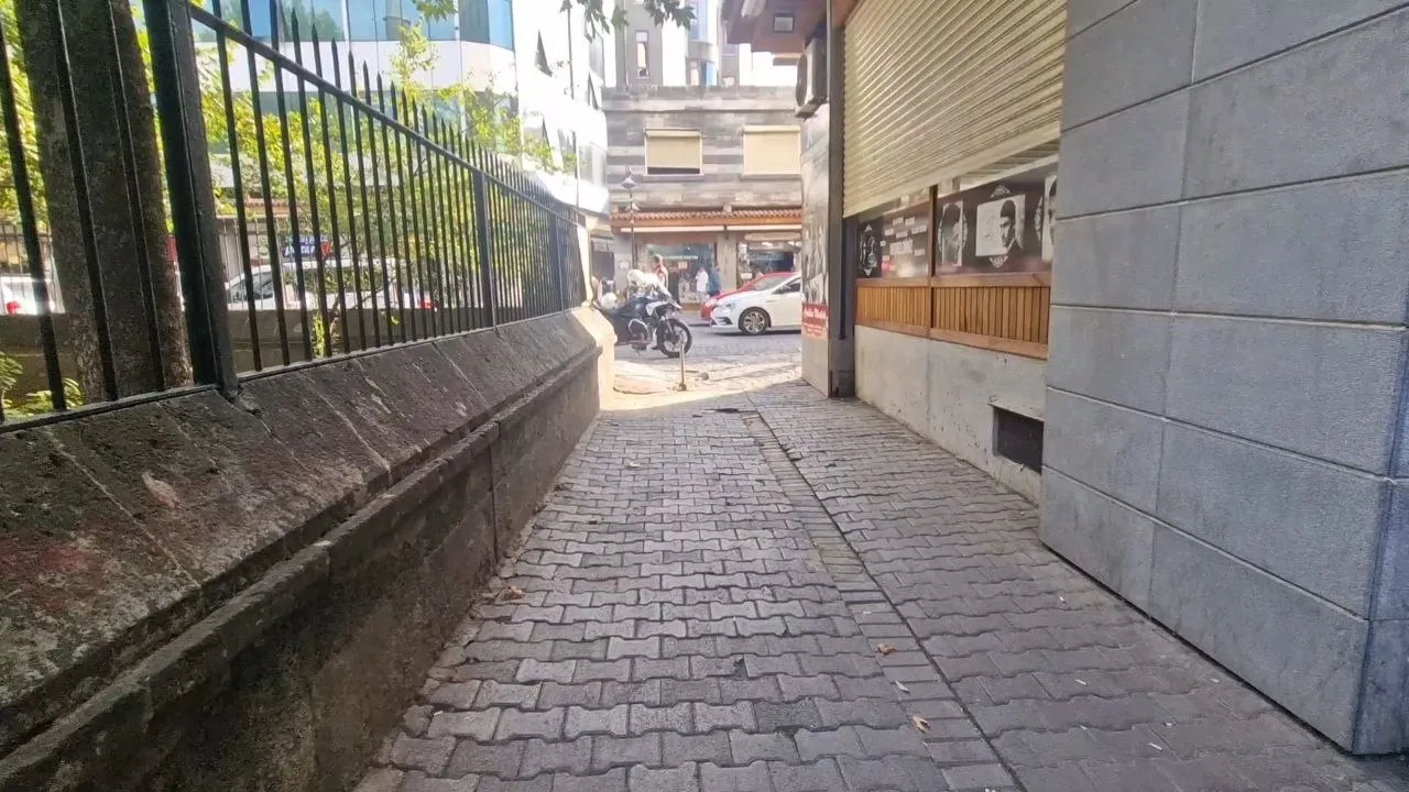 Diyarbakır Sur ilçesinde silahlı saldırı sonucu iki kişi yaralandı