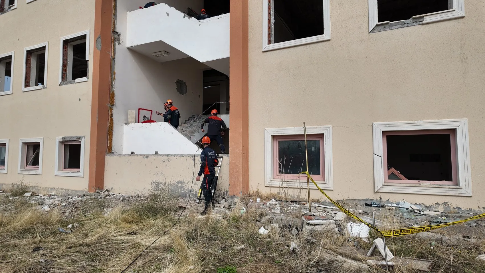 Bingöl'de 7 büyüklüğünde deprem senaryolu geniş kapsamlı tatbikat