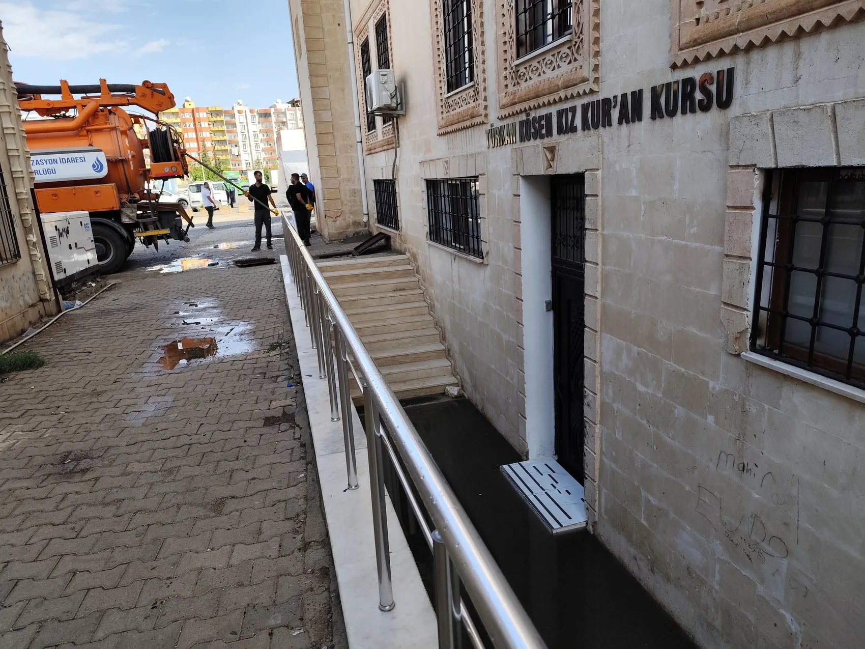 Mardin'de şiddetli yağış hayatı felç etti