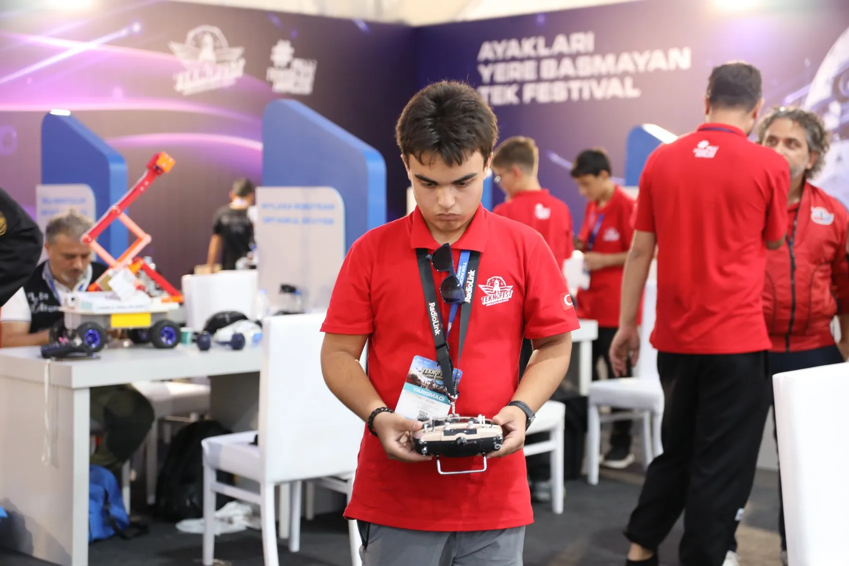 Kayserili öğrenciler Şanlıurfa TEKNOFEST sahnesinde yerli teknolojiyle yarışıyor
