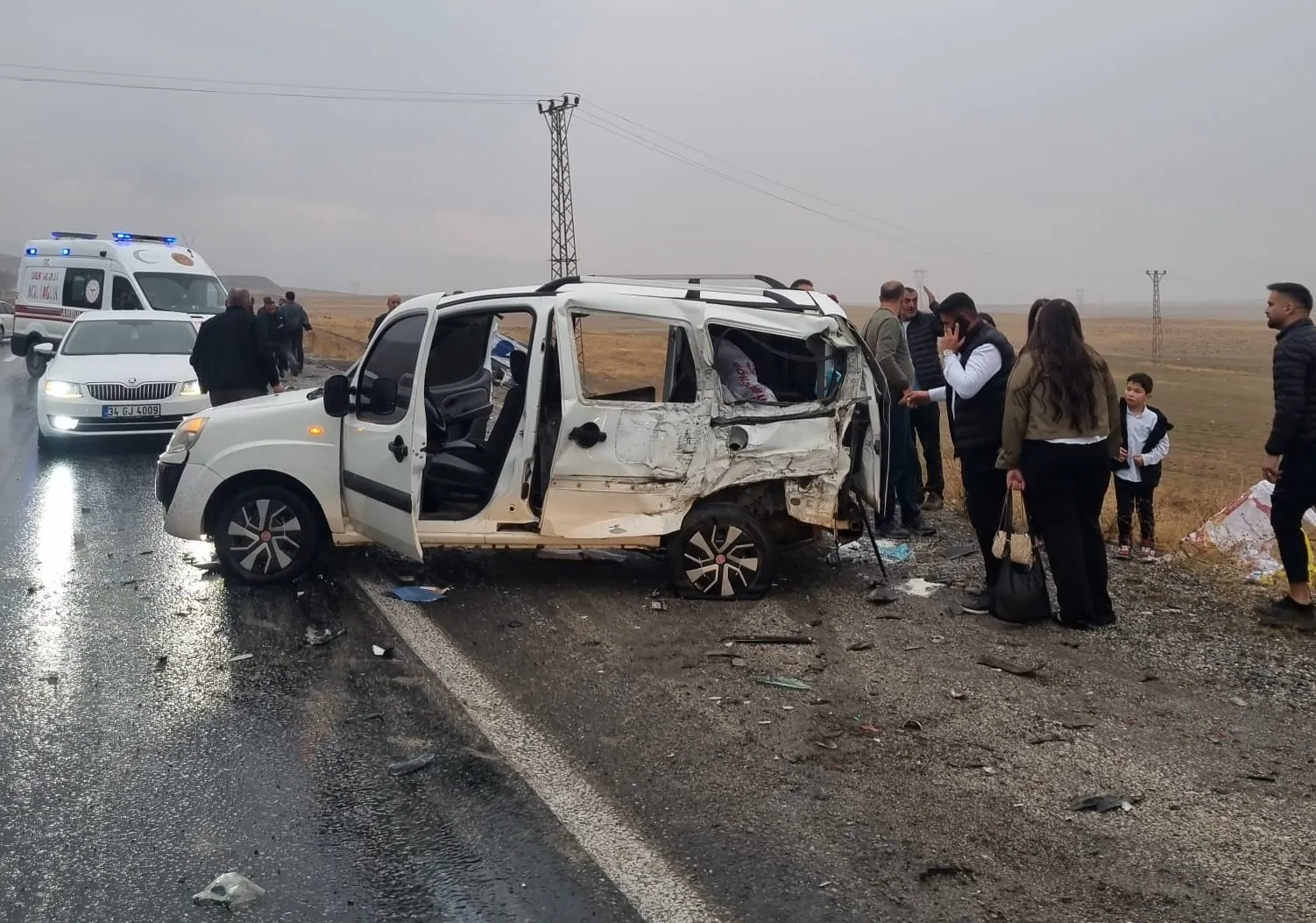Hakkari Van kara yolunda zincirleme kaza 12 yaralı