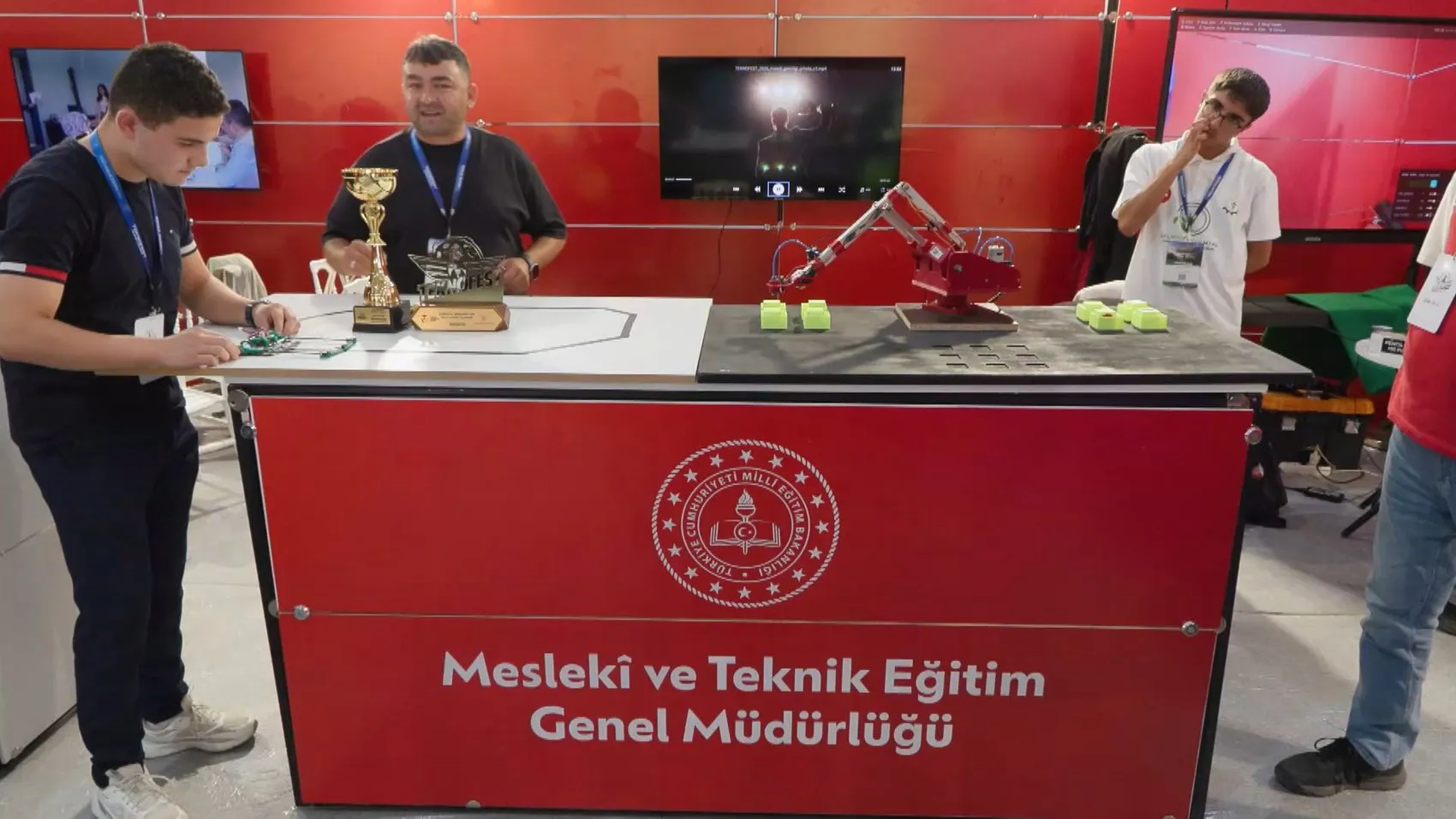 Genç muhabirler TEKNOFEST Şanlıurfa heyecanını sahada haberleştiriyor