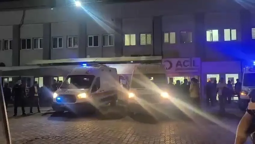 Siirt Kurtalan'da 22 kişi gıda zehirlenmesi şüphesiyle hastaneye kaldırıldı