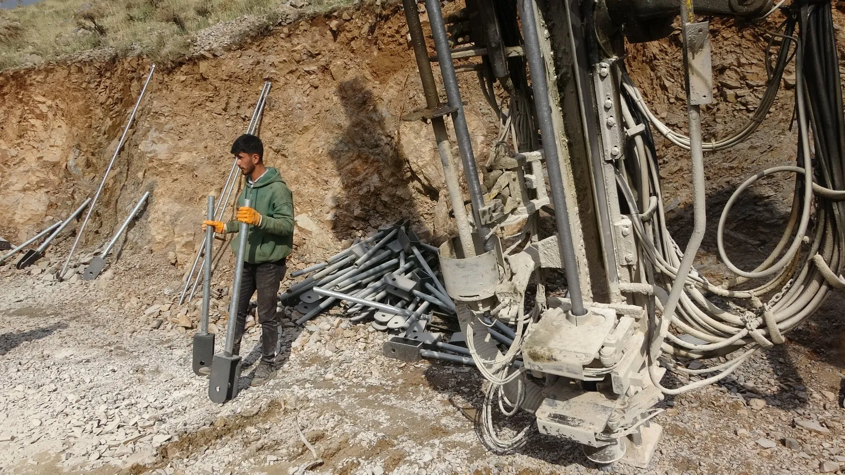 Bitlis'te çığ riskine karşı 1270 metrelik kar perdesi yapılacak