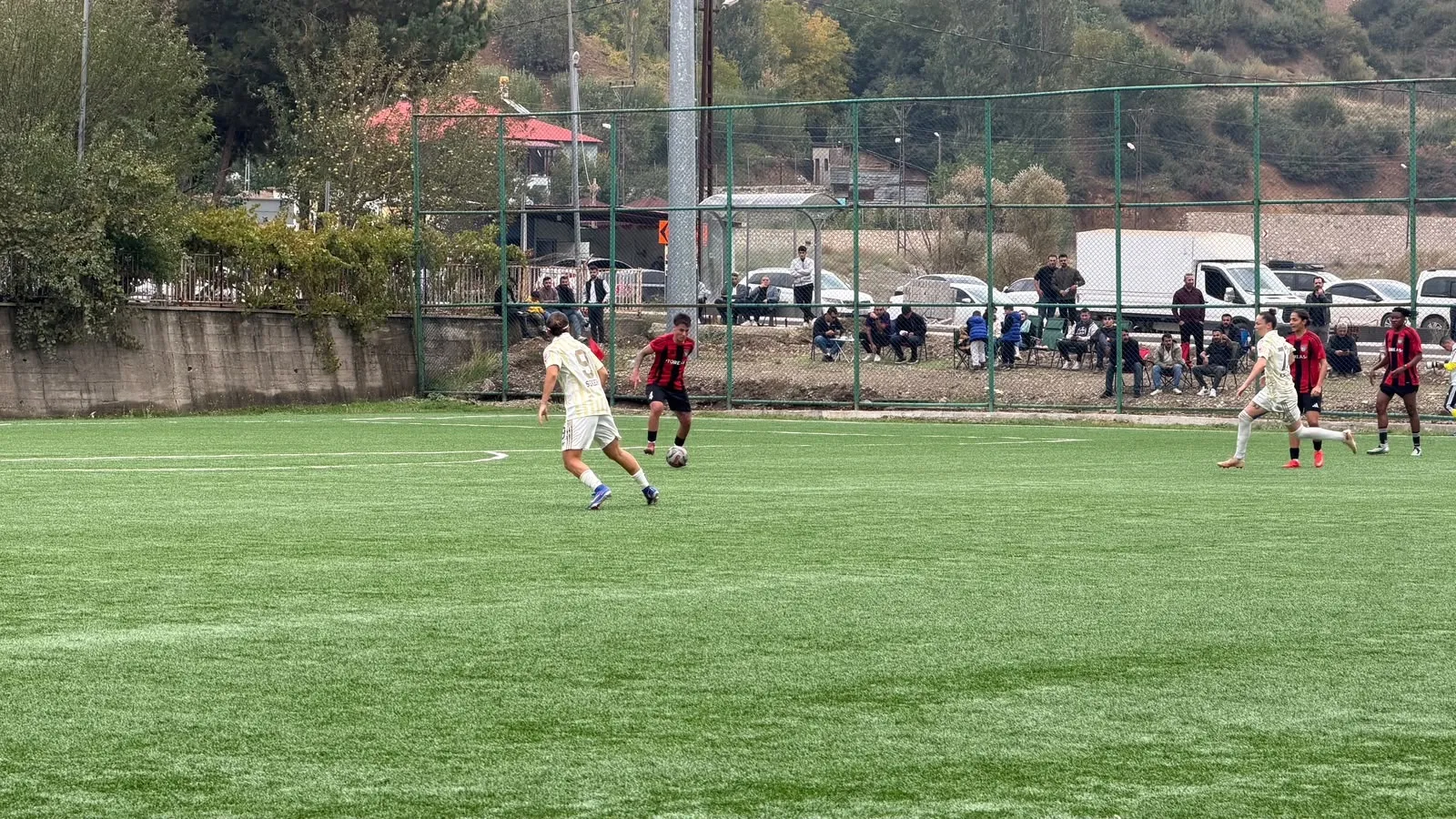 Yüksekova Spor evinde lider Fenerbahçe ile puanları paylaştı