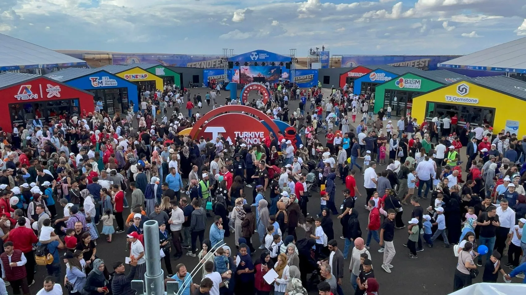 Cumhurbaşkanı Erdoğan Şanlıurfa'da TEKNOFEST gençliğiyle buluştu