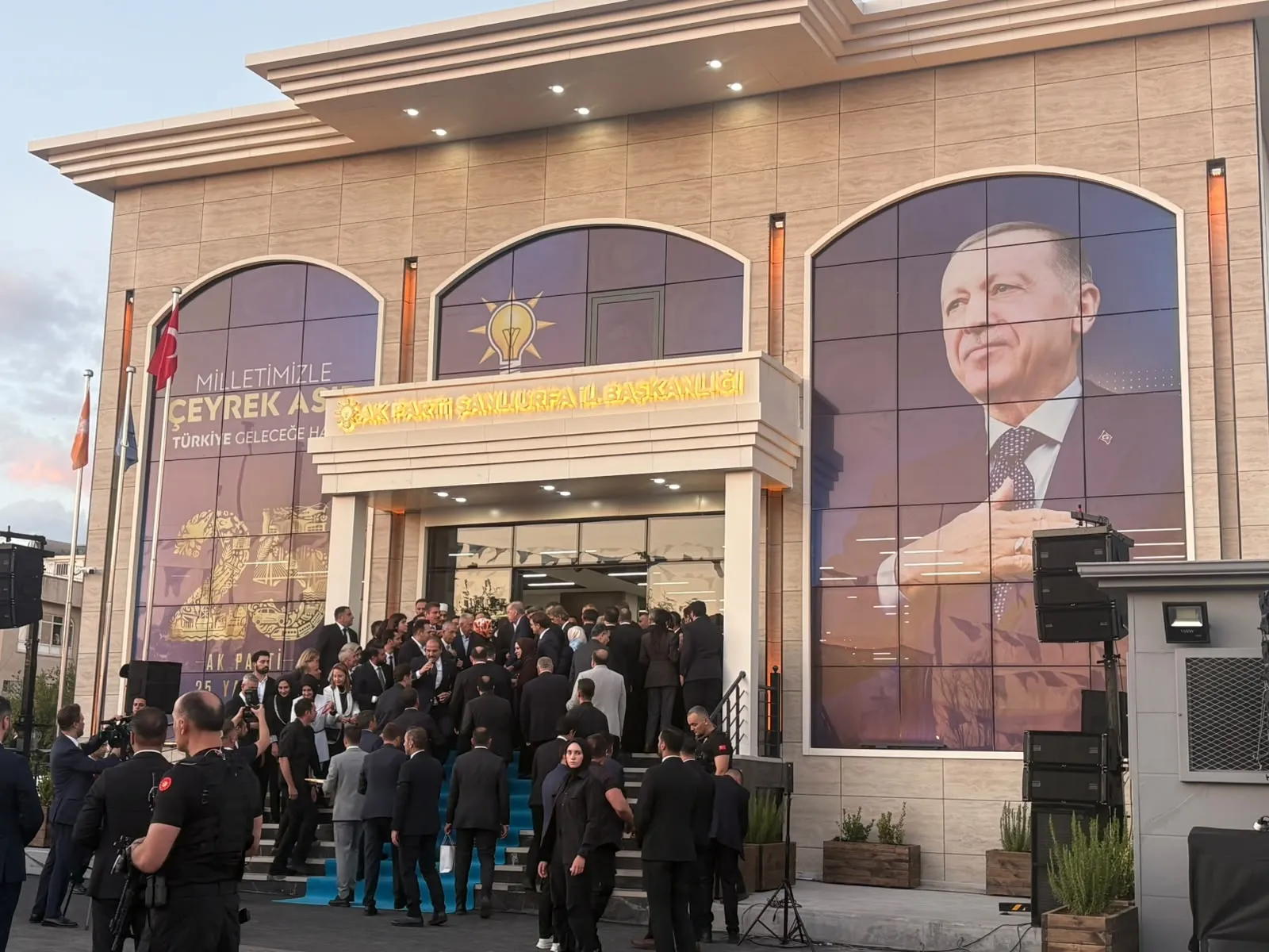 Cumhurbaşkanı Erdoğan Şanlıurfa'da yeni il başkanlığı binasını hizmete açtı