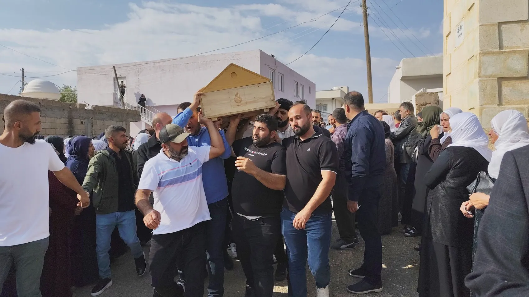 Nusaybin'de su kanalına uçan otomobilde hayatını kaybeden 6 kişi toprağa verildi