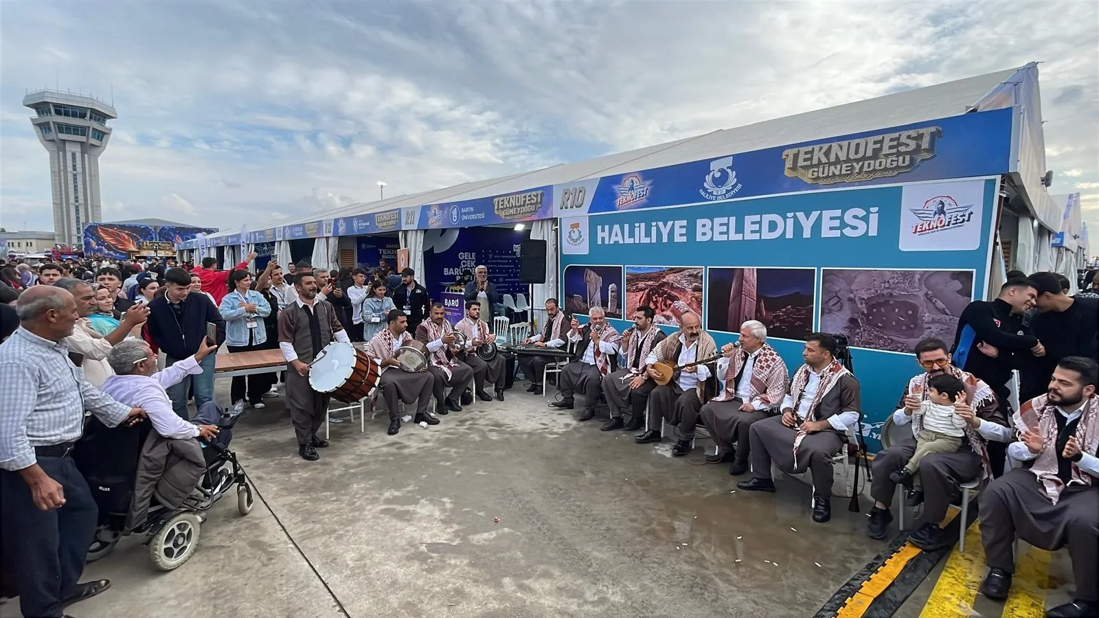 Şanlıurfa'da TEKNOFEST coşkusu yağmura rağmen hız kesmeden devam ediyor