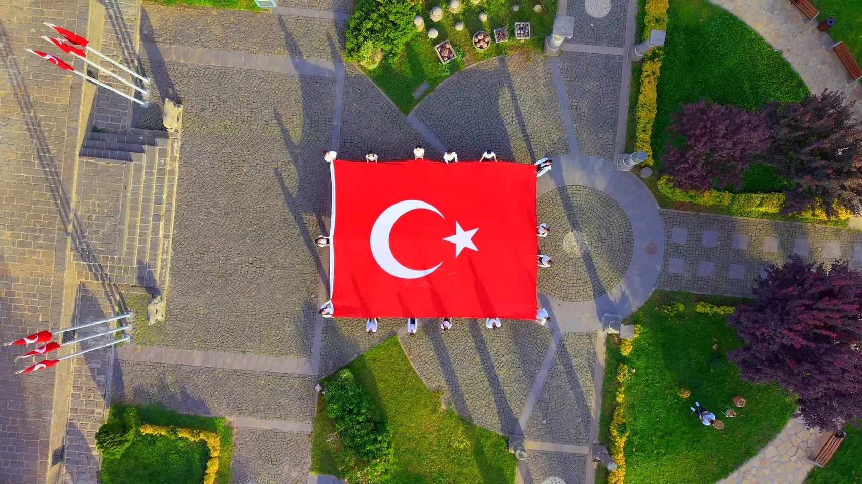Diyarbakır İçkale'de dev Türk bayrağıyla Cumhuriyet kutlaması
