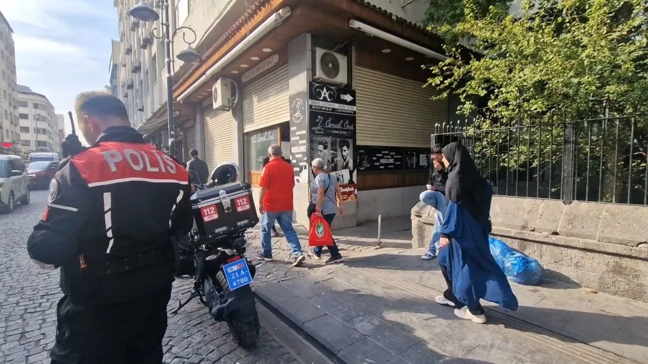 Diyarbakır Sur ilçesinde silahlı saldırı sonucu iki kişi yaralandı