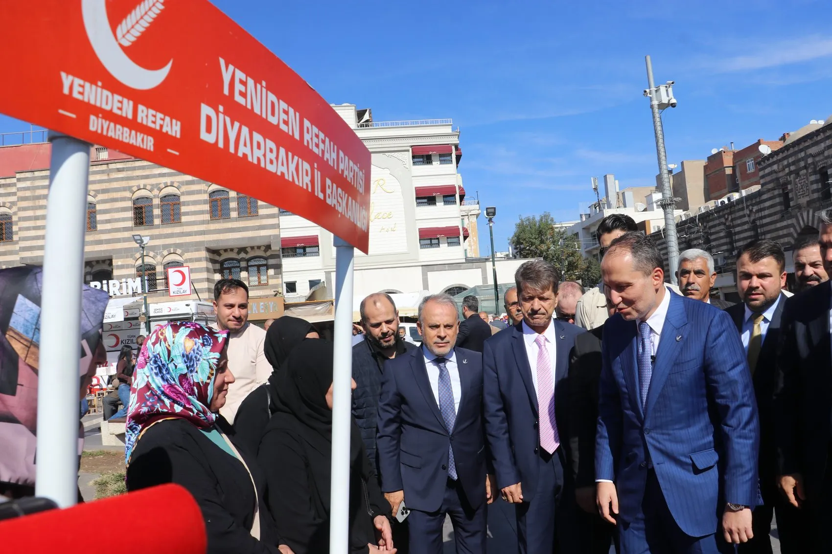 Fatih Erbakan Diyarbakır'da ana dil ve terörsüz Türkiye süreci hakkında konuştu